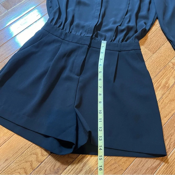 Jennifer Lopez Womens Black Jumpsuit‎ Romper VNeck Dress Short 2 Chiffon Pleated - Picture 16 of 17